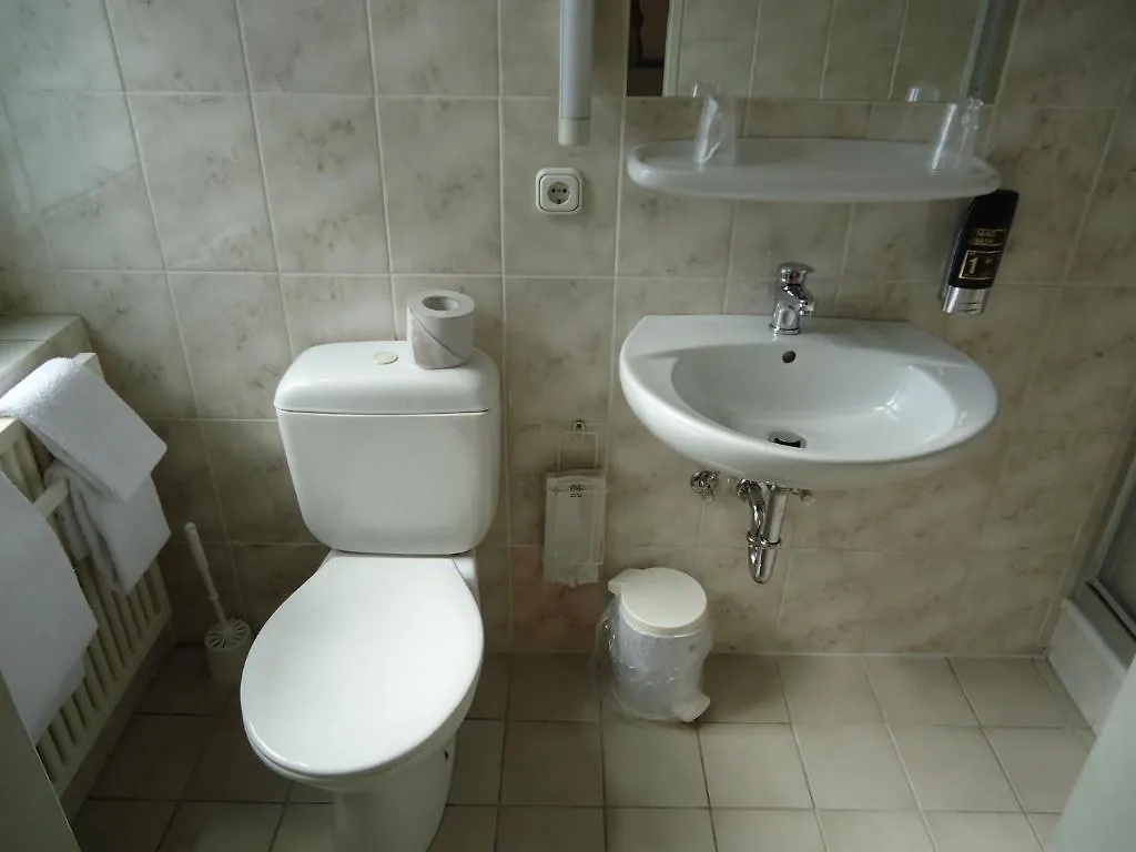 ברלין Hotel Und Rasthof Avus 2*,