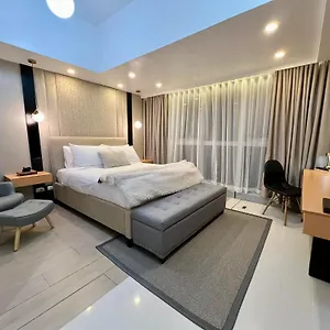 Vibe At Uptown Parksuites Bgc Taguig